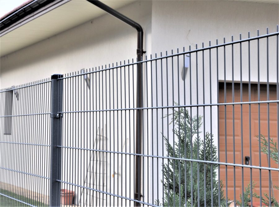 Recinzioni a pannelli – tipi, vantaggi e applicazioni